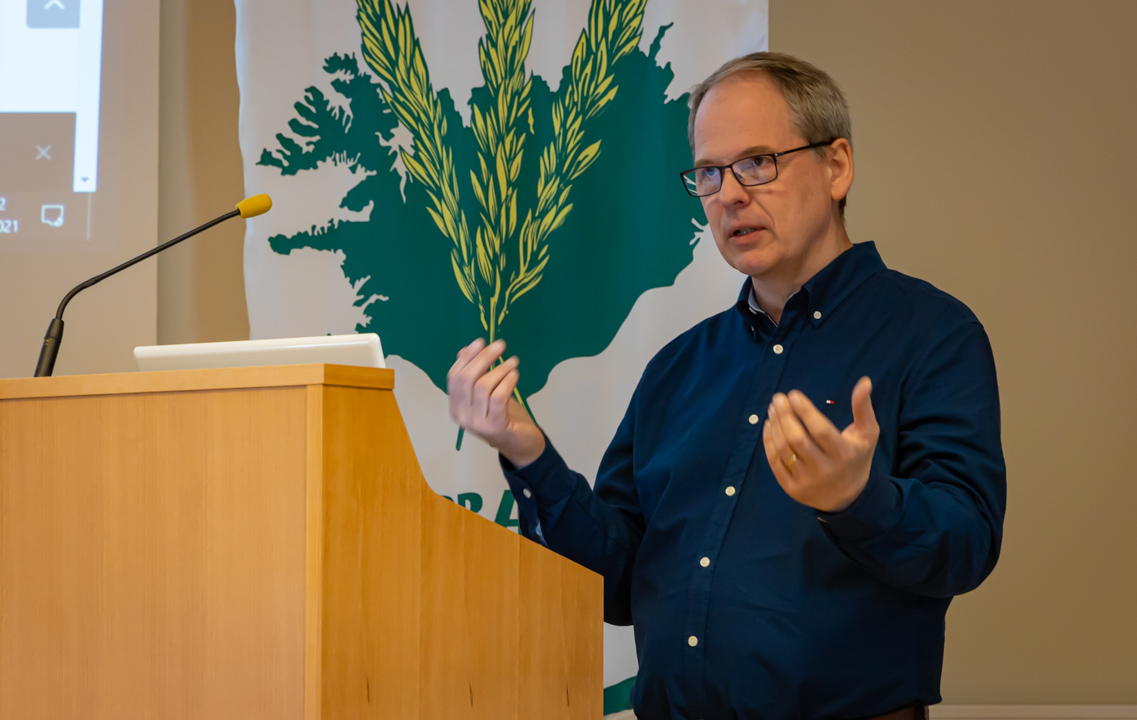 Magnús H. Jóhannsson sviðsstjóri í ræðupúlti