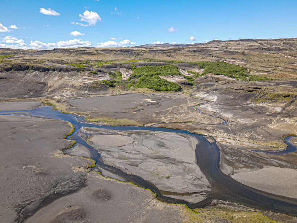 Loftmynd úr Áslákstungum, Sandá í forgrunni